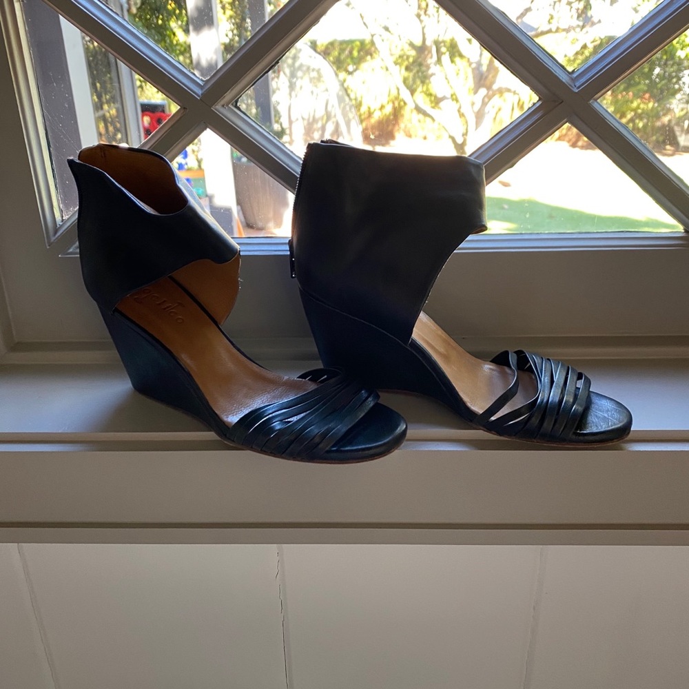 Black strapped wedges